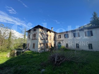 Casa Indipendente in Vendita a Sant'Omobono Terme, 180'000€, 460 m²