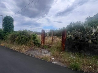 Terreno industriale in Vendita a San Giovanni la Punta, 80'000€, 1000 m²