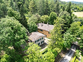 Casa Indipendente in Vendita a Urbino, 300'000€, 410 m², con Box