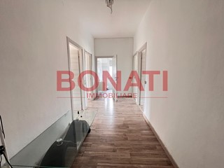 Appartamento in Vendita a Follo, zona Centro, 145'000€, 90 m², arredato