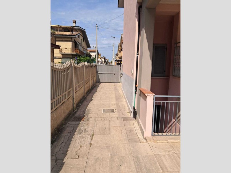 Trilocale in Vendita a Guidonia Montecelio, zona Villanova, 125'000€, 65 m²