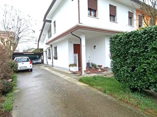 Villa in Vendita a Bosaro, zona CENTRO, 110'000€, 161 m²