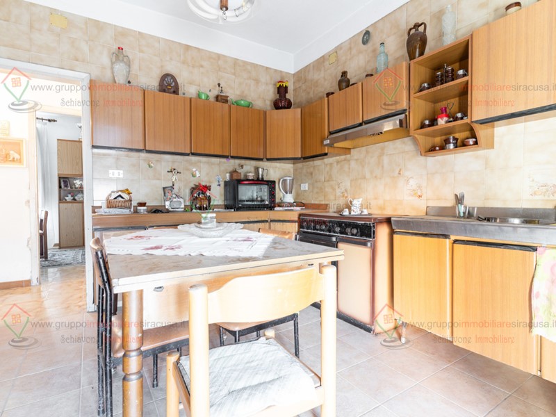 Trilocale in Vendita a Siracusa, zona Tisia Tica Zecchino, 55'000&euro;, 87 m²