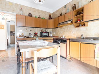 Trilocale in Vendita a Siracusa, zona Tisia Tica Zecchino, 55'000&euro;, 87 m²