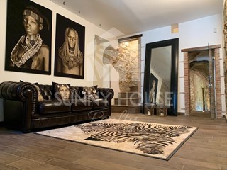 Appartamento in Vendita a Reitano, zona via Nazionale 25, 290'000€, 316 m²