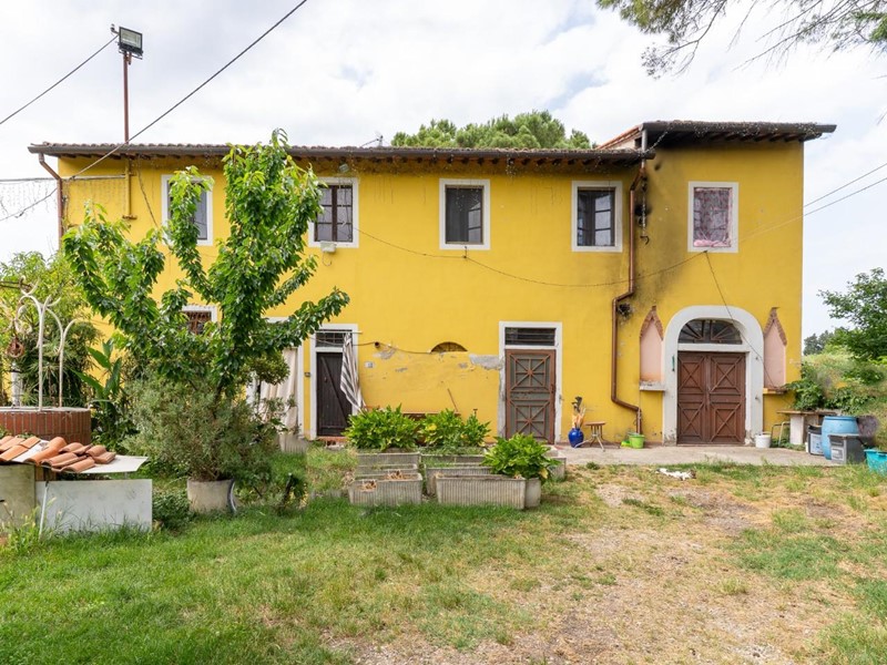 Casale in Vendita a Empoli, zona Monterappoli, 650'000€, 150 m²