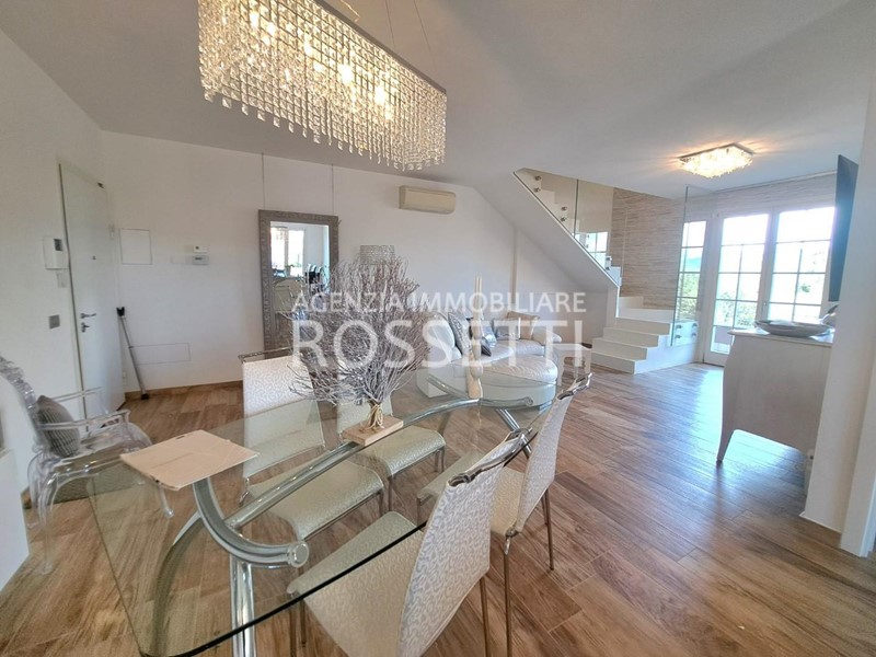 Villa bifamiliare in Vendita a Vinci, 310'000€, 150 m², con Box