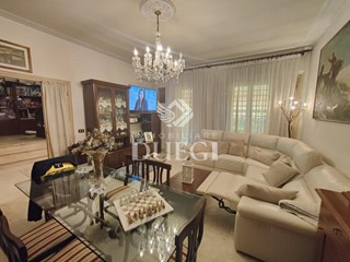 Casa Indipendente in Vendita a Viareggio, zona Torre Del Lago Puccini, 379'000€, 210 m²