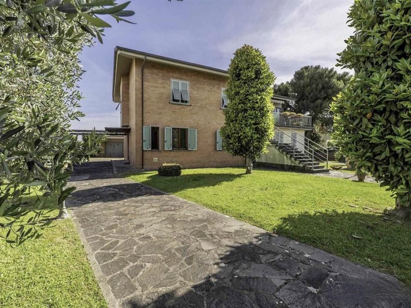 Villa bifamiliare in Vendita a Pisa, zona Putignano Pisano, 370'000€, 180 m², con Box