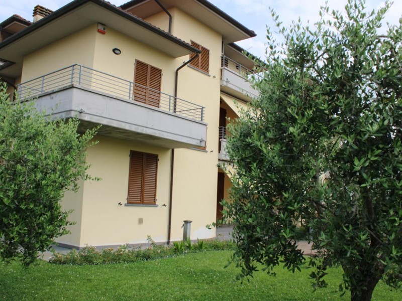 Villa bifamiliare in Vendita a San Miniato, zona San Miniato Basso, 420'000€, 140 m², con Box