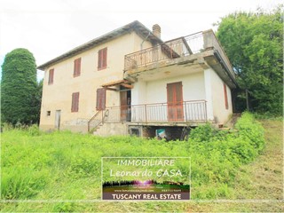 Casale in Vendita a Vinci, 210'000€, 210 m²