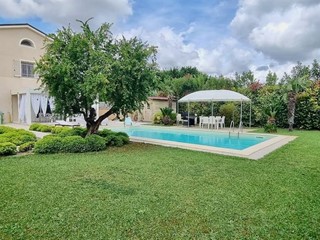 Villa bifamiliare in Vendita a Cascina, zona Visignano, 530'000€, 180 m²