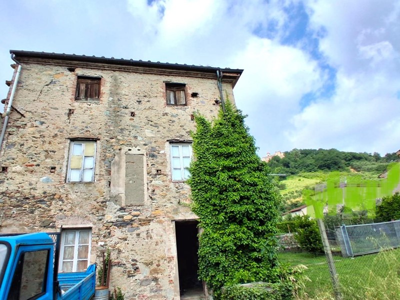 Casa Indipendente in Vendita a Capannori, zona Castelvecchio, 110'000€, 180 m², con Box