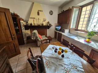 Appartamento in Vendita a Calci, zona Castelmaggiore, 165'000€, 170 m²