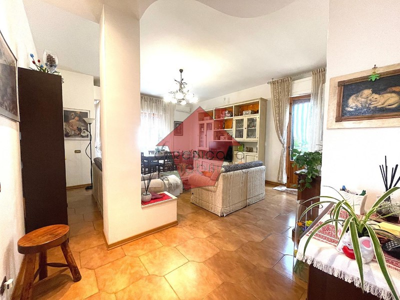 Quadrilocale in Vendita a Vinci, zona Sovigliana, 245'000€, 97 m², con Box