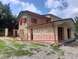 Casa di corte in Vendita a Camaiore, zona Vado, 450'000&euro;, 140 m², con Box