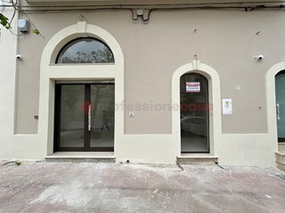 Ufficio in Affitto a Grottaglie, 480€, 52 m²