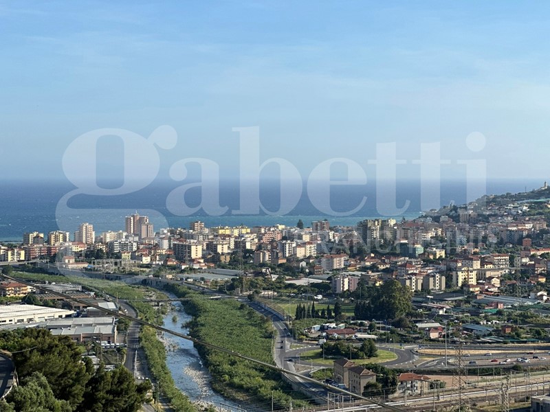 Villa bifamiliare in Vendita a Taggia, 90'000€, 105 m²