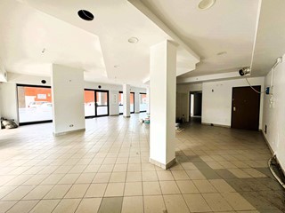 Negozio in Affitto a Collegno, 1'800€, 160 m²