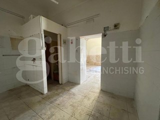 Negozio in Vendita a Siracusa, 65'000&euro;, 54 m²
