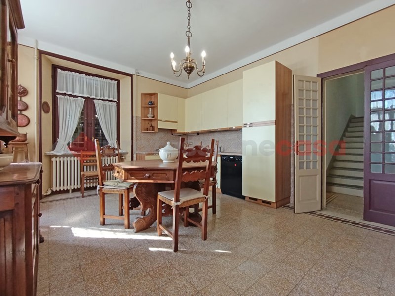 Villa in Vendita a Nebbiuno, 650'000€, 450 m², arredato