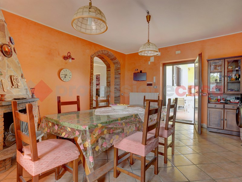 Villa in Vendita a Cisterna di Latina, 259'000€, 243 m²