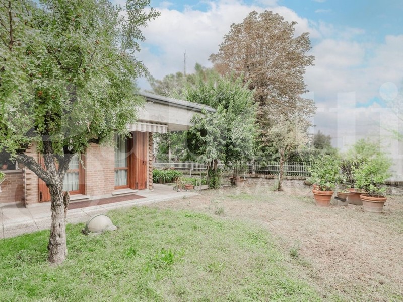 Villa bifamiliare in Vendita a Padova, 1'050'000€, 491 m²