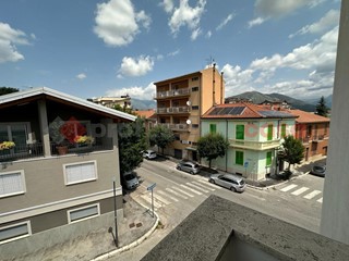 Appartamento in Vendita a Avezzano, 180'000€, 140 m², arredato
