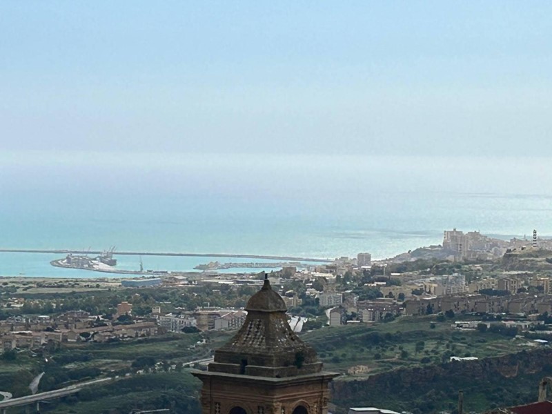 Casa Indipendente in Vendita a Agrigento, 155'000€, 244 m², arredato, con Box