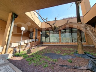 Ufficio in Vendita a Lecco, 1500 m²