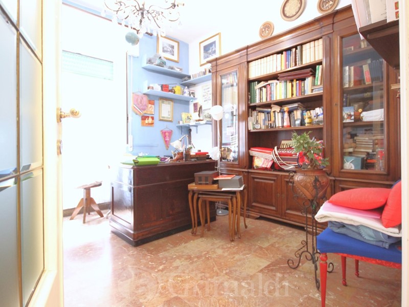Appartamento in Vendita a Genova, 83'000€, 91 m²