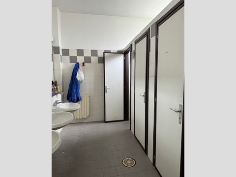 Capannone in Affitto a Massa, 400 m²