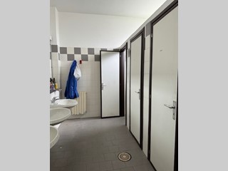 Capannone in Affitto a Massa, 400 m²