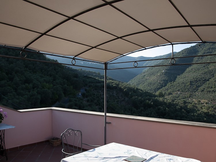 Casa Indipendente in Vendita a Prelà, 290'000€, 285 m²