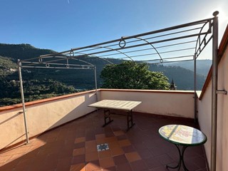 Casa Indipendente in Vendita a Prelà, 290'000€, 285 m²