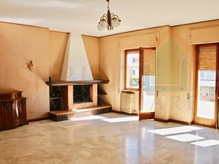 Appartamento in Vendita a Castellana Grotte, 192'000€, 181 m², con Box