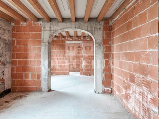 Casa Indipendente in Vendita a Brescia, zona Zona Est, 450'000€, 253 m², con Box