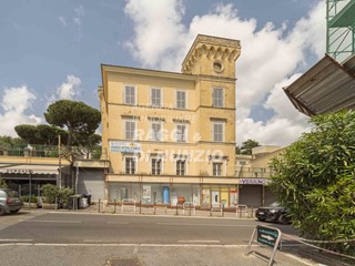 Immobile commerciale in Vendita a Grottaferrata, 790'000€, 450 m²