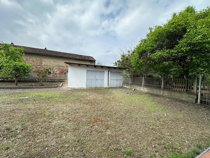 Casa Indipendente in Vendita a Tricerro, 120'000€, 250 m²