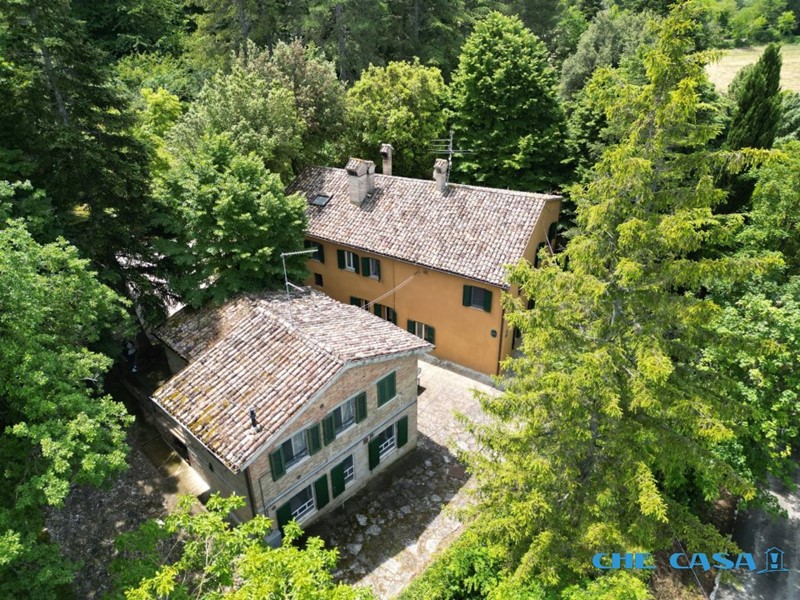 Casale in Vendita a Urbino, 300'000€, 406 m²