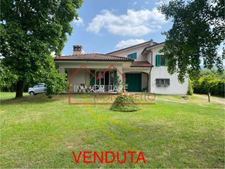Casa Indipendente in Vendita a Camaiore, zona Capezzano Pianore, 475'000&euro;, 190 m²
