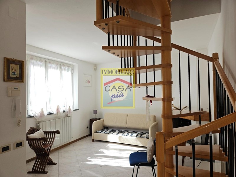 Casa Indipendente in Vendita a Cascina, 350'000€, 120 m², con Box