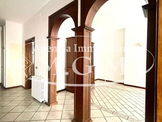 Ufficio in Affitto a Pontedera, 1'000€, 90 m²