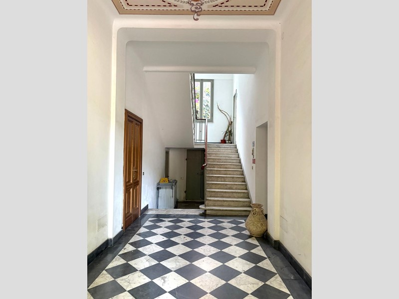 Villa in Vendita a Massa, 650'000&euro;, 355 m²