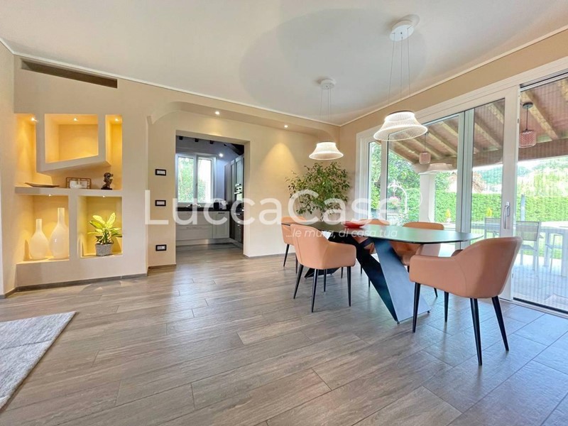 Villa in Vendita a Capannori, zona San Ginese, 1'100'000€, 220 m², arredato