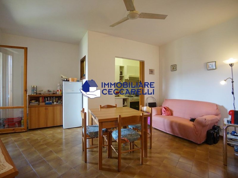 Trilocale in Vendita a Massa, zona Ronchi, 175'000€, 48 m², arredato, con Box
