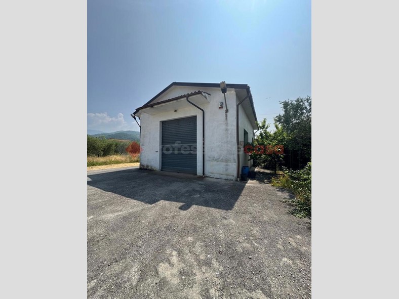 Capannone in Vendita a Pistoia, 155'000€, 11629 m²