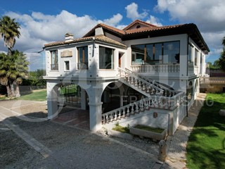 Villa in Vendita a Andria, 1600 m²