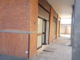 Negozio in Affitto a Ciampino, 550€, 84 m²