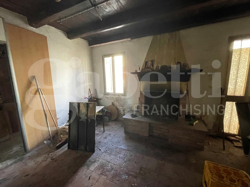 Casale in Vendita a Monselice, 185'000€, 625 m²